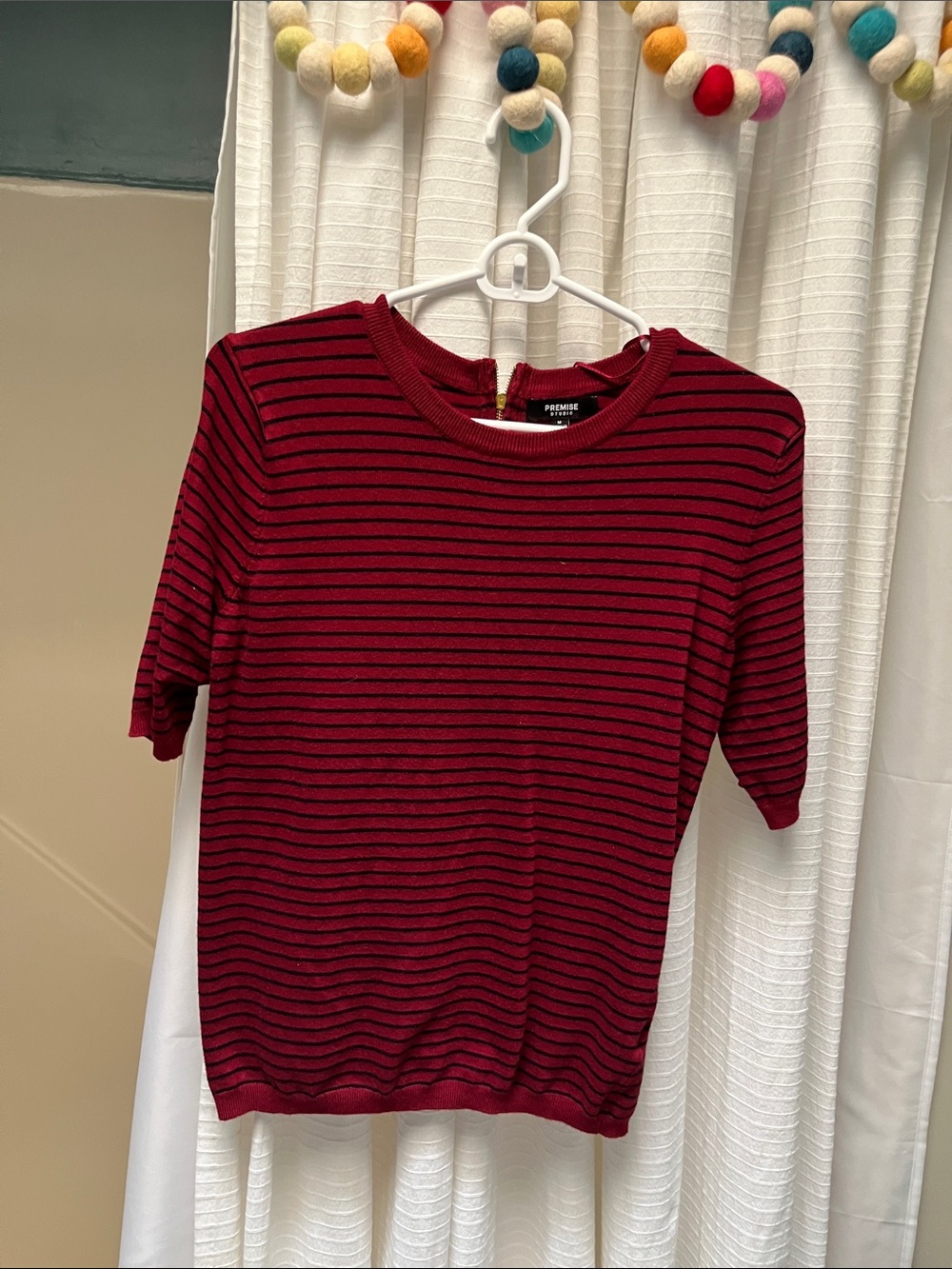 Premise Studio Striped Short Sleeve Top in Red & Black Size Medium Like New